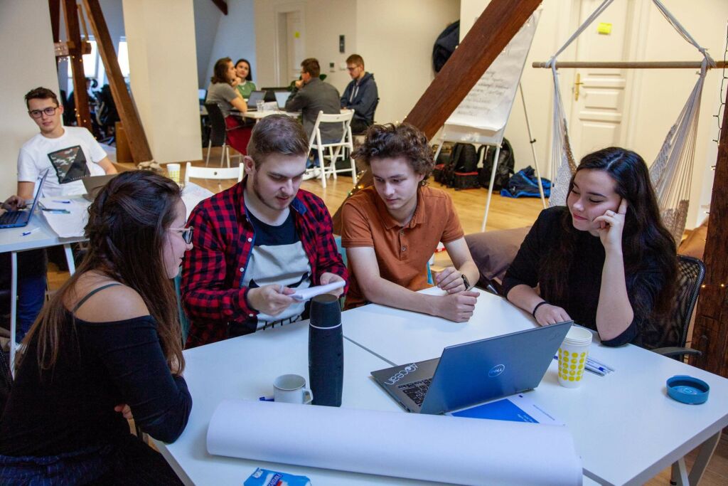 Dasato-Neobyčajný piatok na Workshope-Praca na zadani